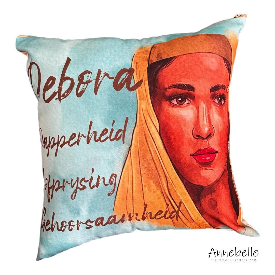 Debora Kussing/Deborah Cushion with Inner